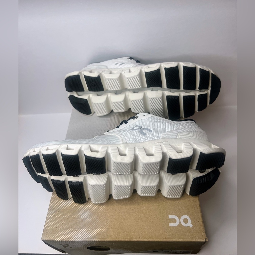 On Cloud X Women’s Running Shoe, White/Black, W 7.5 US, 40.99702 Cloudtec - Picture 4 of 9